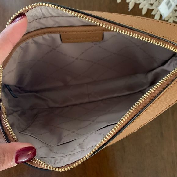 MK Jet set large Crossbody & cardholder 😍 - Picture 4 of 6